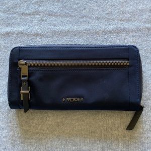 Tumi Voyageur Zip-Around Continental Wallet